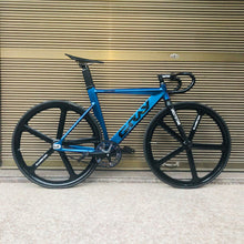 Load image into Gallery viewer, Fixie Bike 52cm 56cm frame single speed bike Welding frame with carbon fiber fork color Aluminum alloy Track Bicycle 700C
