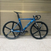 Load image into Gallery viewer, Fixie Bike 52cm 56cm frame single speed bike Welding frame with carbon fiber fork color Aluminum alloy Track Bicycle 700C